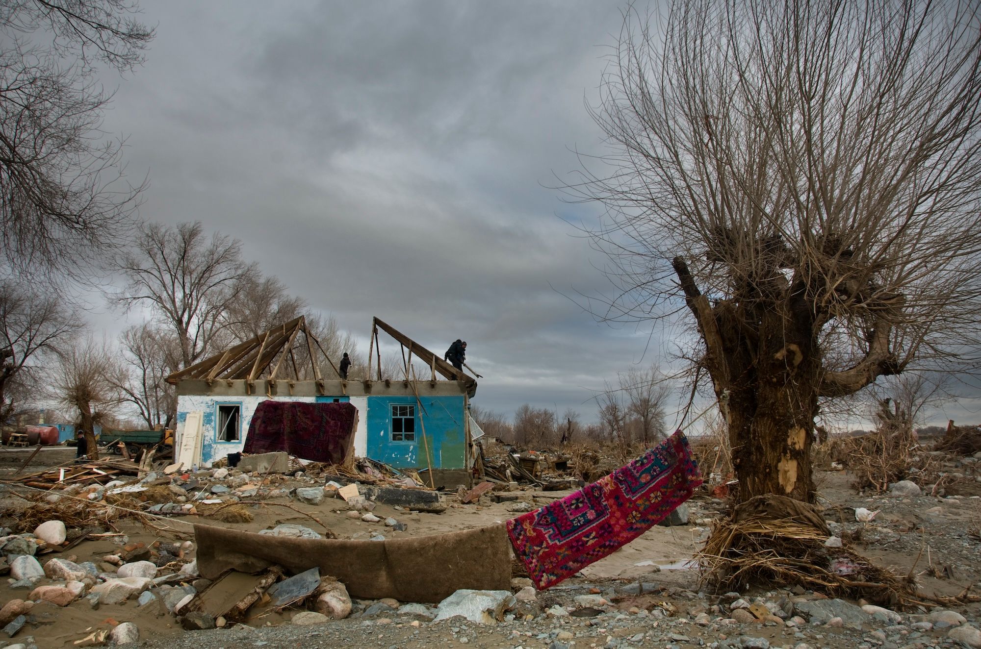 Жители села Кызылагаш вспоминают трагедию 2010 года, когда прорыв плотины уничтожил село, и рассказывают, как им удалось начать жизнь заново. Кызылагаш, наводнение 2010, восстановление, жизнь после трагедии, Аксуcкий район, помощь пострадавшим, Алматинская область, Карлыгаш Нуржан, Shanger.kz