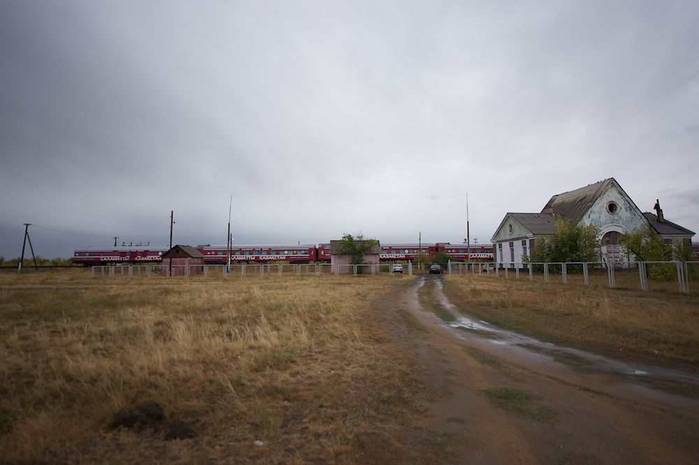 Медицинские поезда «Денсаулык», «Жәрдем» и «Саламатты Казахстан» бесплатно обследуют сельских жителей Казахстана, предоставляя помощь в самых отдалённых регионах. Поезда здоровья, Денсаулык, Жәрдем, Саламатты Казахстан, медицина, село, Казахстан, КТЖ, мобильная помощь, Карлыгаш Нуржан, Shanger.kz