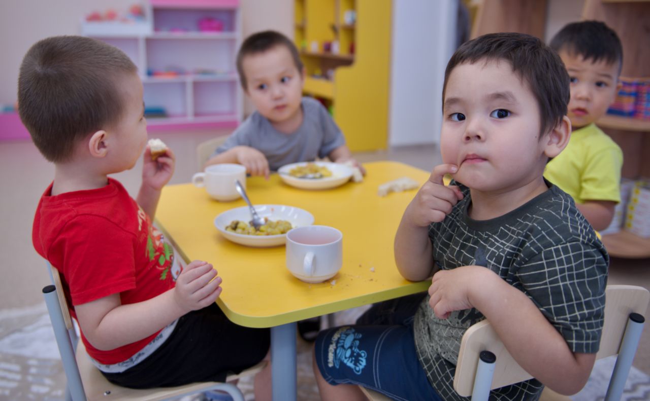 Новый детский сад «Алтын бесік» в селе Аулиеколь Костанайской области, современное пространство, прозванное «Аулиекольским Хогвартсом, детский сад Аулиеколь, Аулиекольский Хогвартс, дошкольное образование Казахстан, Костанайская область, Алтын бесік, фонд Halyk Тимура Кулибаева, социальная инфраструктура села, модернизация образования, Тимур Кулибаев