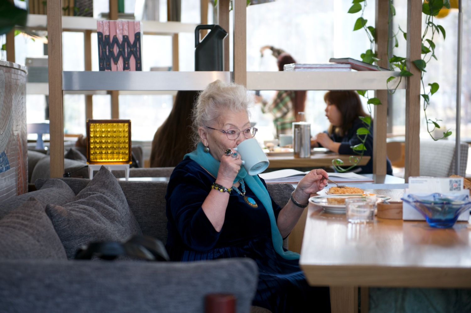 Магира Қожахметова — Қазақстан журналистикасының аңызы, ол мамандық, дәуір және ХХ ғасырдағы қазақ мәдениетінің негізгі тұлғаларымен болған кездесулер туралы әңгімелейді. Журналистика, Магира Қожахметова, Қазақстан журналистикасы, сұхбат, журналистика тарихы, қазақ зиялылары, Бауыржан Момышұлы, Майя Плисецкая, Оралхан Бөкей, Қазақстан мәдениеті, медиа, сөз, дәуір, тұлғалар портреттері, Shanger.kz