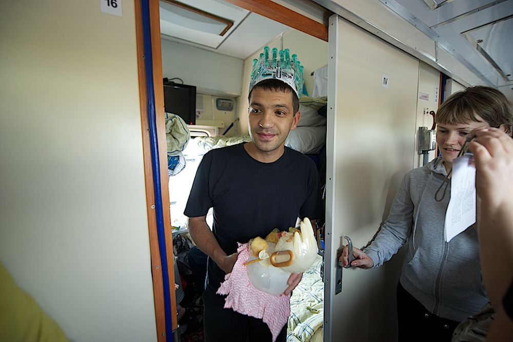 Медицинские поезда «Денсаулык», «Жәрдем» и «Саламатты Казахстан» бесплатно обследуют сельских жителей Казахстана, предоставляя помощь в самых отдалённых регионах. Поезда здоровья, Денсаулык, Жәрдем, Саламатты Казахстан, медицина, село, Казахстан, КТЖ, мобильная помощь, Карлыгаш Нуржан, Shanger.kz