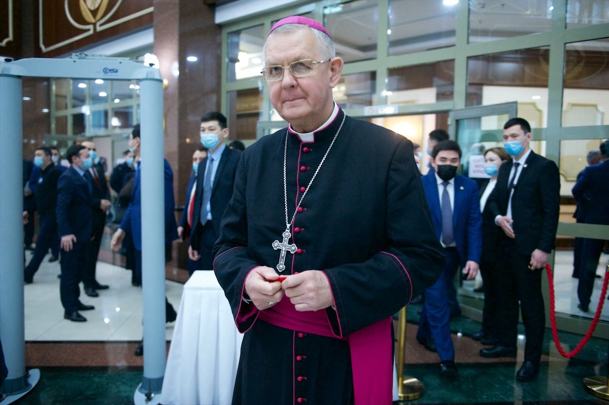 Журналисты и депутаты в Мажилисе Парламента Казахстана во время обращения Президента Касым-Жомарта Токаева. Фоторепортаж Ростислава Кобеца в рамках проекта Huawei «Особое мнение», Парламент Казахстана, Мажилис, Президент Токаев, Ерлан Карин, Huawei, Особое мнение, Ростислав Кобец, инклюзия, журналистика, VOXPOPULI, Карла Нур