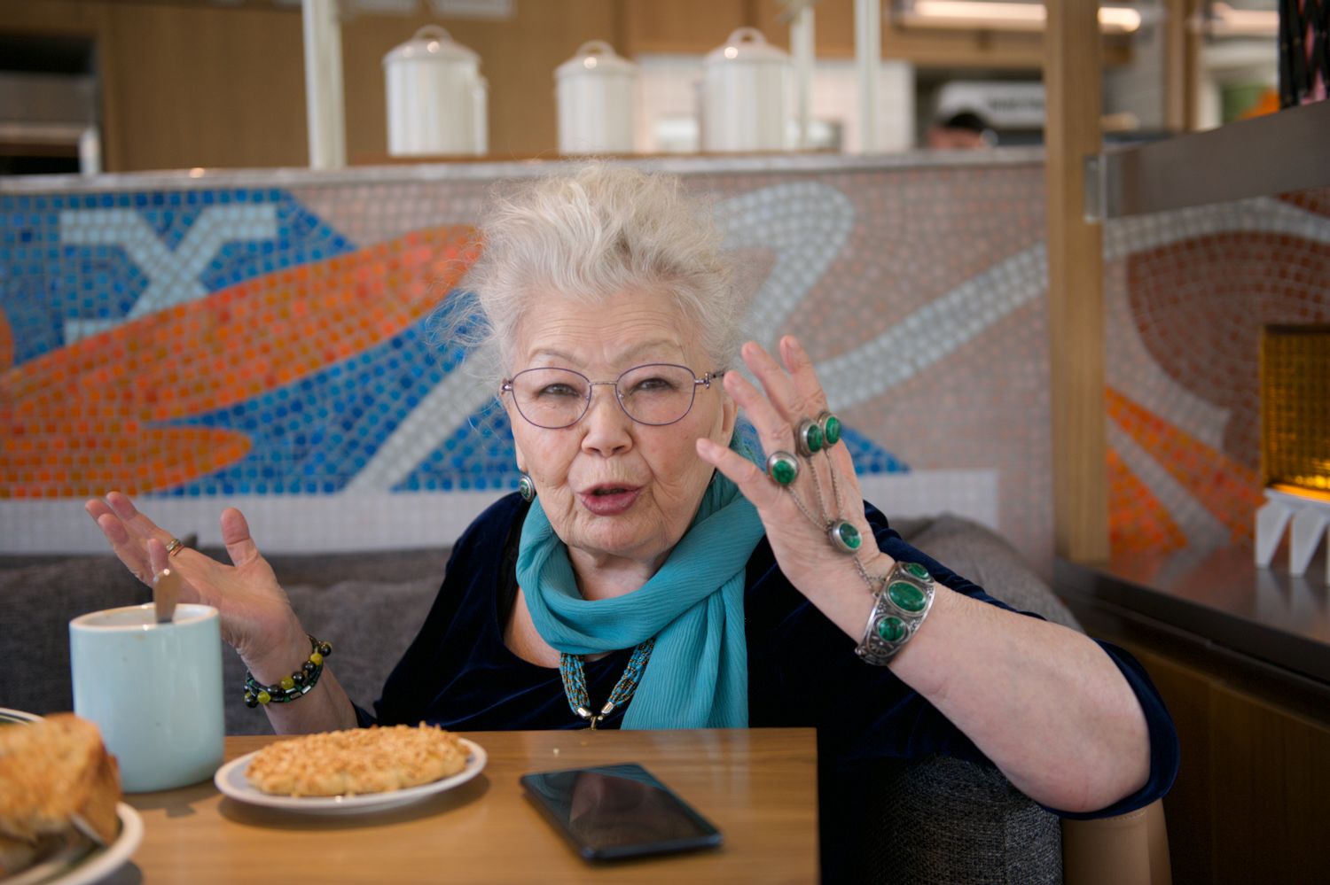 Магира Қожахметова — Қазақстан журналистикасының аңызы, ол мамандық, дәуір және ХХ ғасырдағы қазақ мәдениетінің негізгі тұлғаларымен болған кездесулер туралы әңгімелейді. Журналистика, Магира Қожахметова, Қазақстан журналистикасы, сұхбат, журналистика тарихы, қазақ зиялылары, Бауыржан Момышұлы, Майя Плисецкая, Оралхан Бөкей, Қазақстан мәдениеті, медиа, сөз, дәуір, тұлғалар портреттері, Shanger.kz