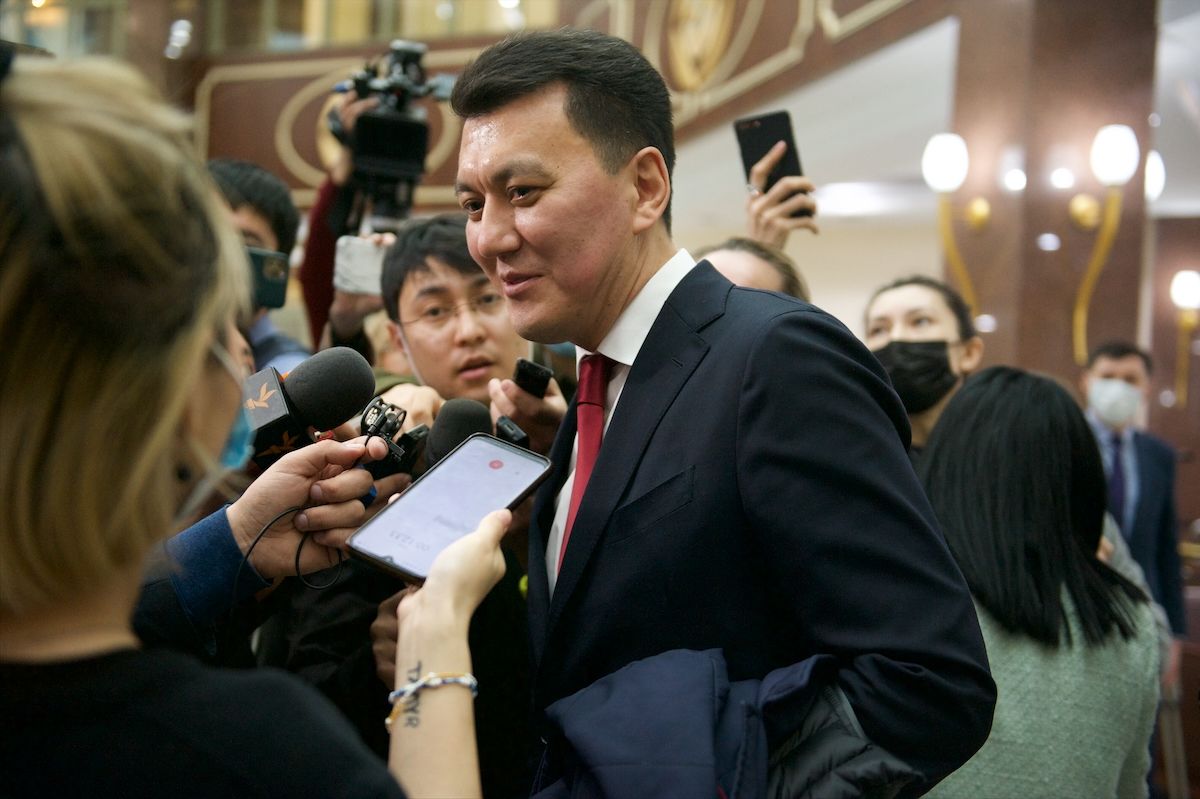 Журналисты и депутаты в Мажилисе Парламента Казахстана во время обращения Президента Касым-Жомарта Токаева. Фоторепортаж Ростислава Кобеца в рамках проекта Huawei «Особое мнение», Парламент Казахстана, Мажилис, Президент Токаев, Ерлан Карин, Huawei, Особое мнение, Ростислав Кобец, инклюзия, журналистика, VOXPOPULI, Карла Нур