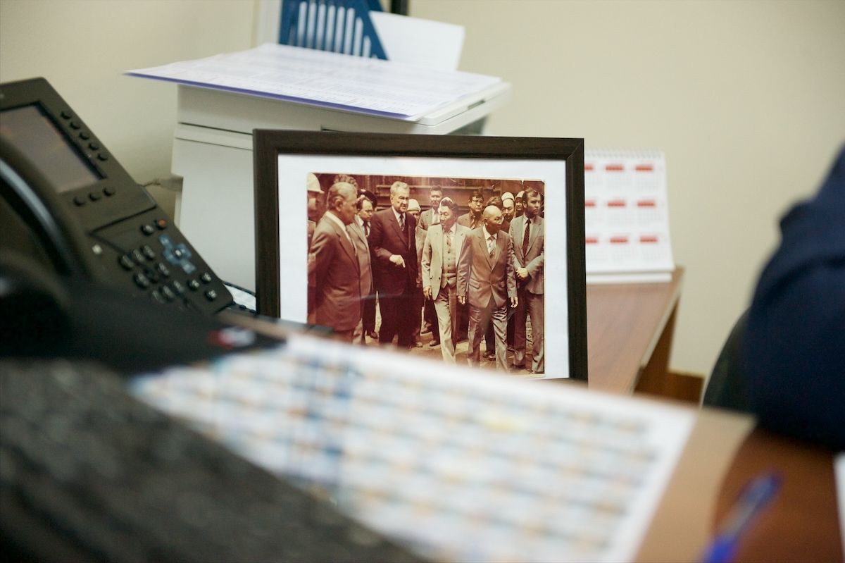 Журналисты и депутаты в Мажилисе Парламента Казахстана во время обращения Президента Касым-Жомарта Токаева. Фоторепортаж Ростислава Кобеца в рамках проекта Huawei «Особое мнение», Парламент Казахстана, Мажилис, Президент Токаев, Ерлан Карин, Huawei, Особое мнение, Ростислав Кобец, инклюзия, журналистика, VOXPOPULI, Карла Нур