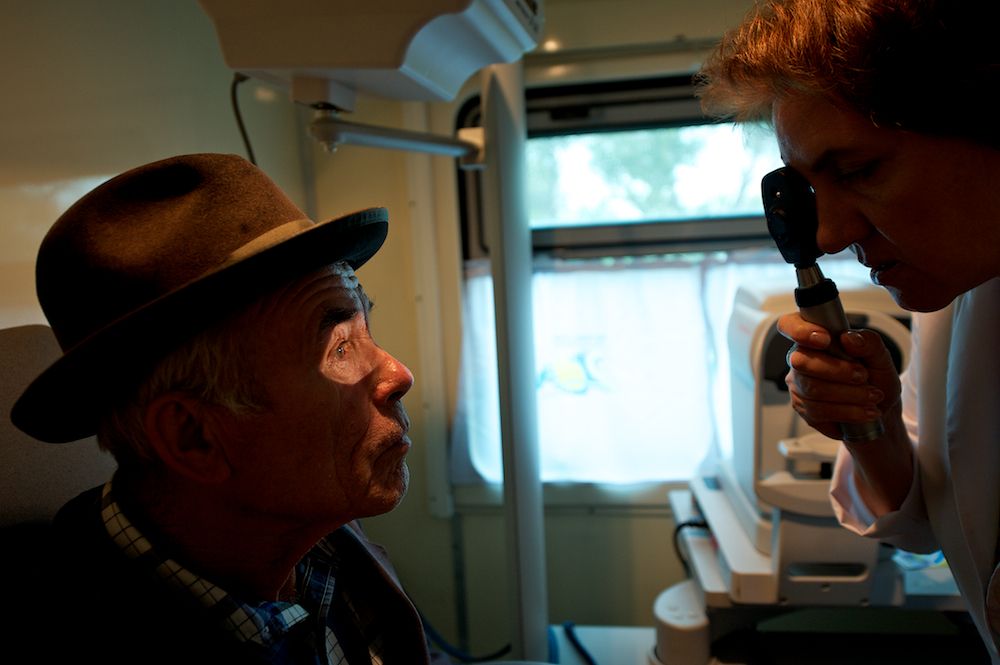 Медицинские поезда «Денсаулык», «Жәрдем» и «Саламатты Казахстан» бесплатно обследуют сельских жителей Казахстана, предоставляя помощь в самых отдалённых регионах. Поезда здоровья, Денсаулык, Жәрдем, Саламатты Казахстан, медицина, село, Казахстан, КТЖ, мобильная помощь, Карлыгаш Нуржан, Shanger.kz