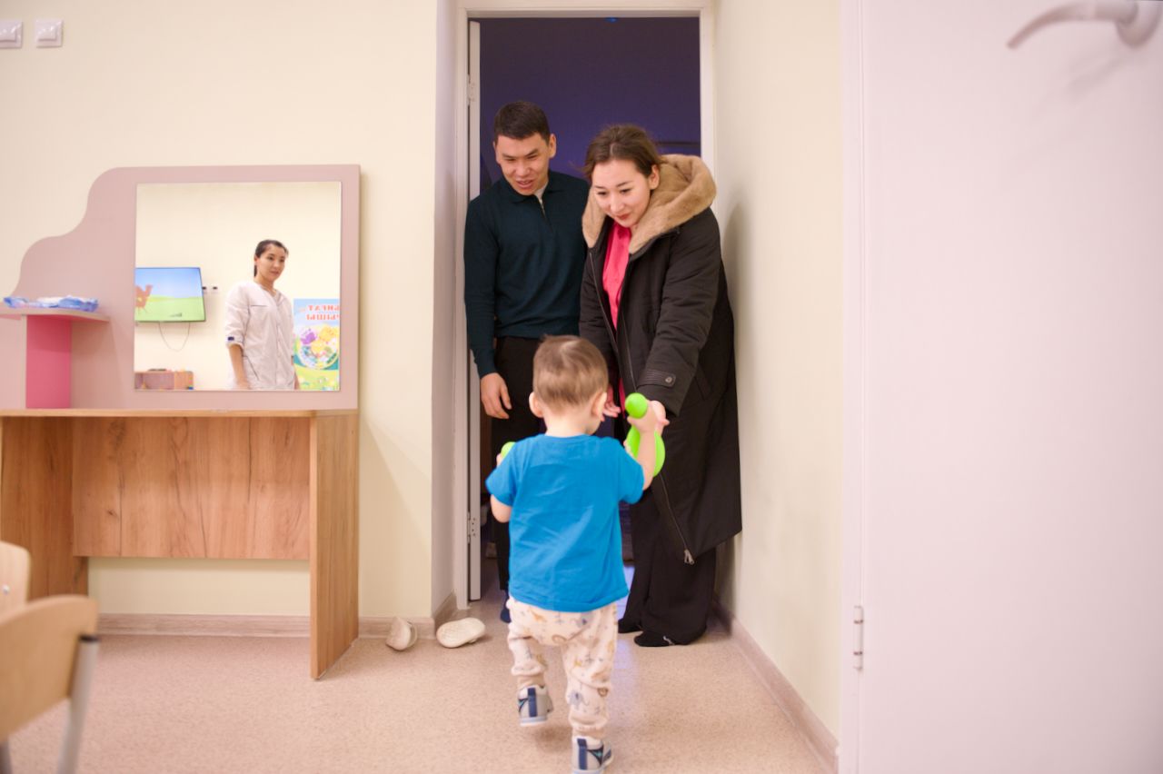 Новый детский сад «Алтын бесік» в селе Аулиеколь Костанайской области, современное пространство, прозванное «Аулиекольским Хогвартсом, детский сад Аулиеколь, Аулиекольский Хогвартс, дошкольное образование Казахстан, Костанайская область, Алтын бесік, фонд Halyk Тимура Кулибаева, социальная инфраструктура села, модернизация образования, Тимур Кулибаев