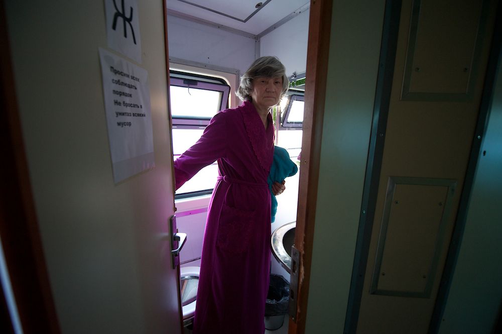 Медицинские поезда «Денсаулык», «Жәрдем» и «Саламатты Казахстан» бесплатно обследуют сельских жителей Казахстана, предоставляя помощь в самых отдалённых регионах. Поезда здоровья, Денсаулык, Жәрдем, Саламатты Казахстан, медицина, село, Казахстан, КТЖ, мобильная помощь, Карлыгаш Нуржан, Shanger.kz