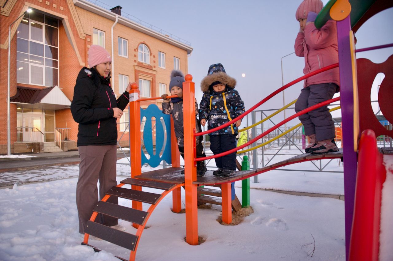 Новый детский сад «Алтын бесік» в селе Аулиеколь Костанайской области, современное пространство, прозванное «Аулиекольским Хогвартсом, детский сад Аулиеколь, Аулиекольский Хогвартс, дошкольное образование Казахстан, Костанайская область, Алтын бесік, фонд Halyk Тимура Кулибаева, социальная инфраструктура села, модернизация образования, Тимур Кулибаев