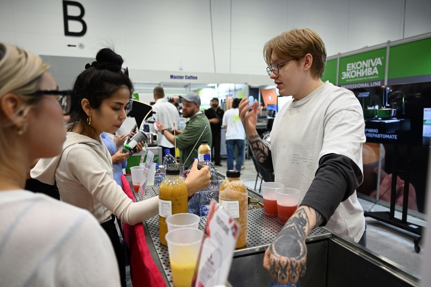 Астанадағы Astana Coffee Expo 2026 көрмесінен фоторепортаж: баристалар, қуырушылар, халықаралық қатысушылар, кофе және bubble tea. Astana Coffee Expo 2026, Қазақстандағы кофе, кофе мәдениеті, бариста, specialty coffee, кофе қуыру, Астана, Қазақстан, HoReCa, bubble tea, фоторепортаж