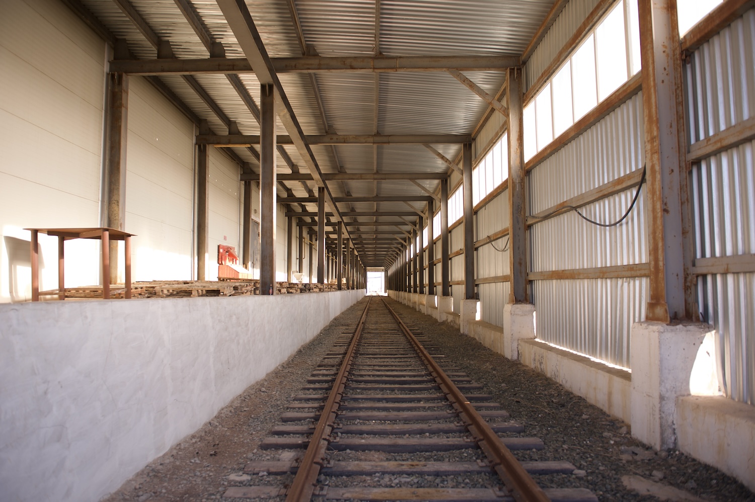 Жители села Бейнеу на зерновом терминале Фонда Halyk: первый хлеб выпечен из местной муки, рядом развивается школа и социальные объекты. Фонд Halyk, село Бейнеу, зерновой терминал, школа Бейнеу, сельское развитие, хлеб, Мангистауская область, образование в регионах, агроподдержка Казахстана, Тимур Кулибаев