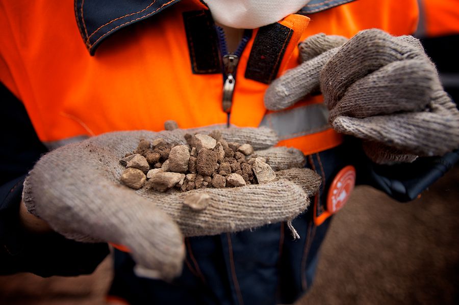 Производство стали на металлургическом комбинате «АрселорМиттал Темиртау»: добыча руды, плавка, прокат и жизнь металлургов Казахстана, АрселорМиттал Темиртау, металлурги, сталь, производство, Казахстан, завод, металлургический комбинат, промышленность, рабочие, Shanger.kz, Карлыгаш Нуржан