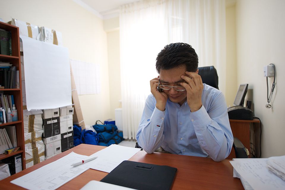 Врачи-неонатологи и медсёстры роддома №3 в Астане выхаживают недоношенных детей весом от 500 граммов, используя современные методы лечения и заботу, неонатология, недоношенные дети, роддом №3, медицина Казахстана, здоровье новорождённых, Астана, Карлыгаш Нуржан, Shanger.kz