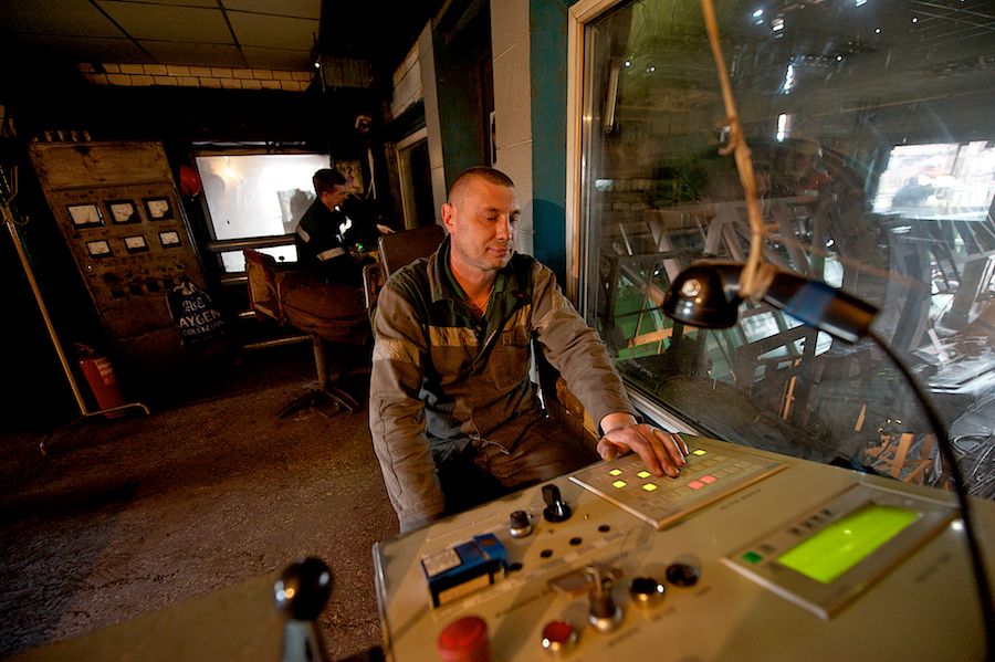 Производство стали на металлургическом комбинате «АрселорМиттал Темиртау»: добыча руды, плавка, прокат и жизнь металлургов Казахстана, АрселорМиттал Темиртау, металлурги, сталь, производство, Казахстан, завод, металлургический комбинат, промышленность, рабочие, Shanger.kz, Карлыгаш Нуржан