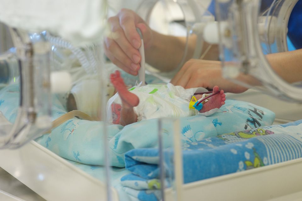 Врачи-неонатологи и медсёстры роддома №3 в Астане выхаживают недоношенных детей весом от 500 граммов, используя современные методы лечения и заботу, неонатология, недоношенные дети, роддом №3, медицина Казахстана, здоровье новорождённых, Астана, Карлыгаш Нуржан, Shanger.kz