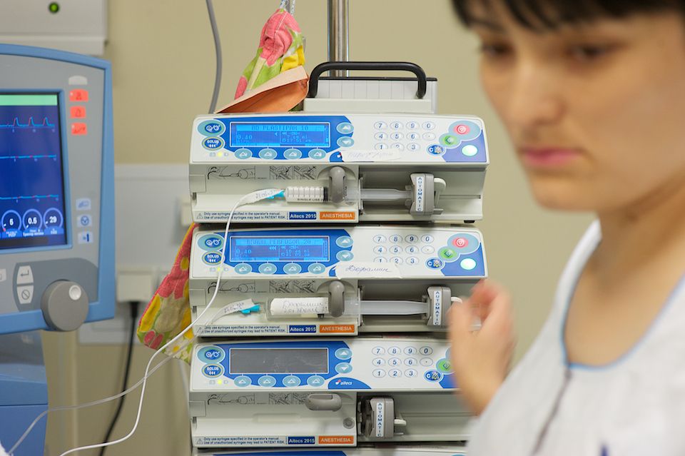 Врачи-неонатологи и медсёстры роддома №3 в Астане выхаживают недоношенных детей весом от 500 граммов, используя современные методы лечения и заботу, неонатология, недоношенные дети, роддом №3, медицина Казахстана, здоровье новорождённых, Астана, Карлыгаш Нуржан, Shanger.kz