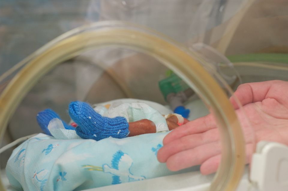 Врачи-неонатологи и медсёстры роддома №3 в Астане выхаживают недоношенных детей весом от 500 граммов, используя современные методы лечения и заботу, неонатология, недоношенные дети, роддом №3, медицина Казахстана, здоровье новорождённых, Астана, Карлыгаш Нуржан, Shanger.kz