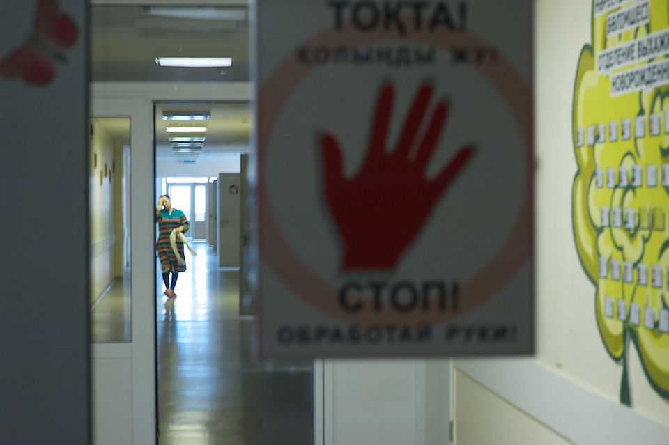 Врачи-неонатологи и медсёстры роддома №3 в Астане выхаживают недоношенных детей весом от 500 граммов, используя современные методы лечения и заботу, неонатология, недоношенные дети, роддом №3, медицина Казахстана, здоровье новорождённых, Астана, Карлыгаш Нуржан, Shanger.kz