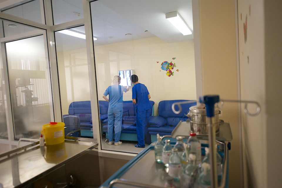 Врачи-неонатологи и медсёстры роддома №3 в Астане выхаживают недоношенных детей весом от 500 граммов, используя современные методы лечения и заботу, неонатология, недоношенные дети, роддом №3, медицина Казахстана, здоровье новорождённых, Астана, Карлыгаш Нуржан, Shanger.kz