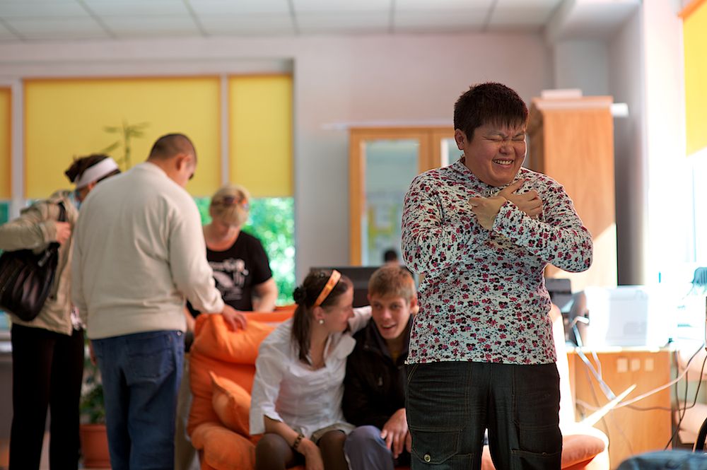 Пациенты павлодарского клубного дома «Альрами» на занятиях по реабилитации и общению, ментальное здоровье, психоневрология, клубный дом Альрами, социальная реабилитация, Павлодар, Казахстан, Карлыгаш Нуржан, Shanger.kz