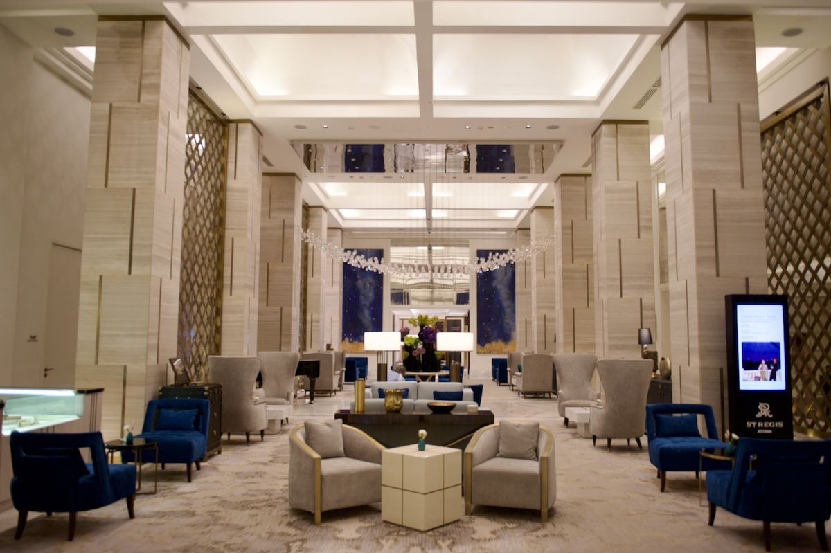 Британская писательница Кэролайн Иден путешествует по Казахстану: Зеленый базар, Шымбулак, Медео, кафе Акқу, театр Астана Опера, Астана IT University, фонд Halyk, Алматы, Астана, Айгерим Мусагажинова, Центральная мечеть Астаны, отель St. Regis, Рустем Беремжанов,