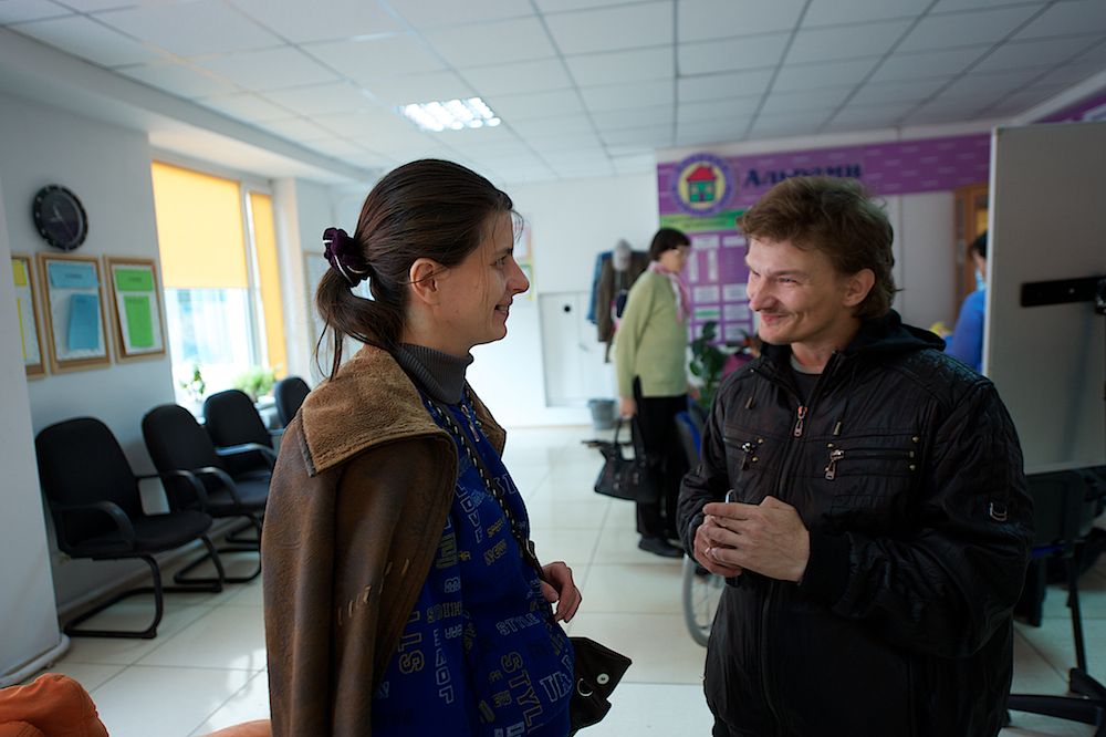 Пациенты павлодарского клубного дома «Альрами» на занятиях по реабилитации и общению, ментальное здоровье, психоневрология, клубный дом Альрами, социальная реабилитация, Павлодар, Казахстан, Карлыгаш Нуржан, Shanger.kz