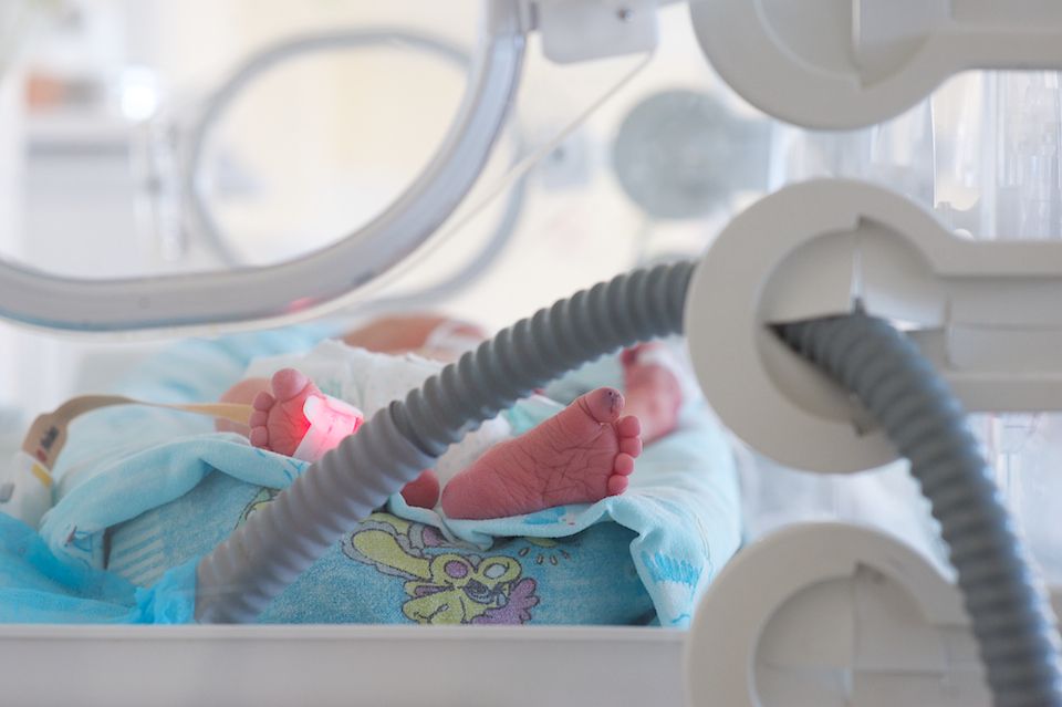 Врачи-неонатологи и медсёстры роддома №3 в Астане выхаживают недоношенных детей весом от 500 граммов, используя современные методы лечения и заботу, неонатология, недоношенные дети, роддом №3, медицина Казахстана, здоровье новорождённых, Астана, Карлыгаш Нуржан, Shanger.kz