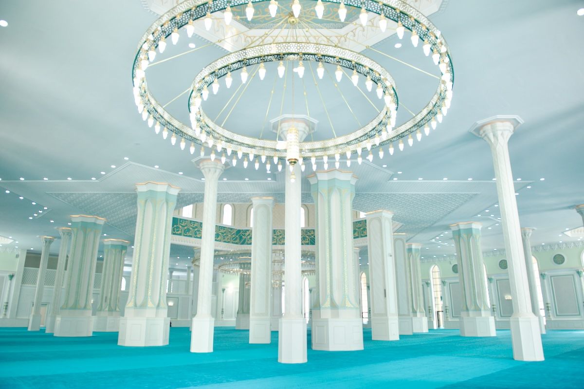 История ислама в Казахстане: образование, объединение степных племён, сохранение идентичности, нравственные ориентиры и традиция милосердия к животным. Казахстан, ислам в Казахстане, светское государство, история Казахстана, Золотая Орда, Джанибек-хан, исламское образование, медресе, русификация, национальная идентичность, религия и общество, алкоголизм в Казахстане, исламское возрождение, мечети Казахстана, милосердие к животным, казахская культура, Жеті қазына, этика и религия