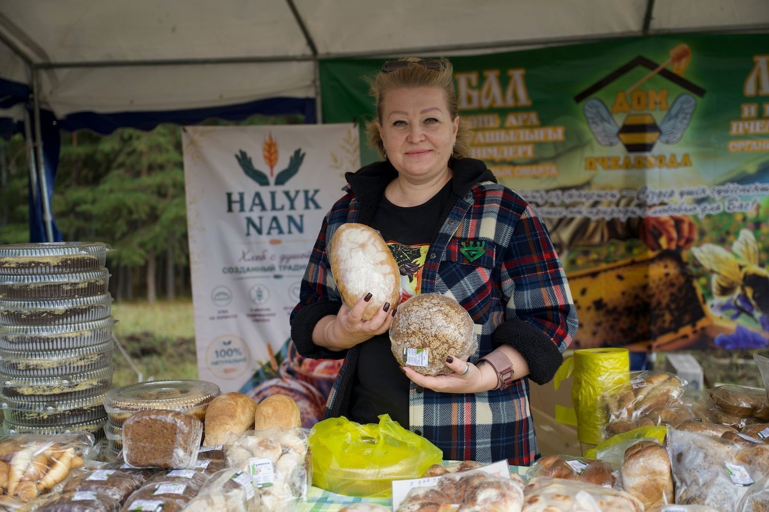 Қарабұлақ ауылындағы «Жердің сыйы» табиғи өнімдер жәрмеңкесі. Жердің сыйы, Қарабұлақ, қазақстандық фермерлер, табиғи өнімдер, Slow Food, Жер нарығы, Ақмола облысы, ауыл шаруашылығы