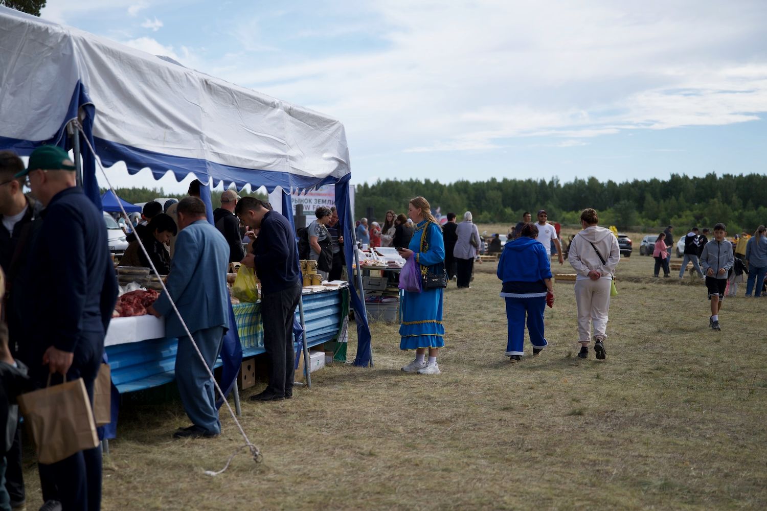 Қарабұлақ ауылындағы «Жердің сыйы» табиғи өнімдер жәрмеңкесі. Жердің сыйы, Қарабұлақ, қазақстандық фермерлер, табиғи өнімдер, Slow Food, Жер нарығы, Ақмола облысы, ауыл шаруашылығы