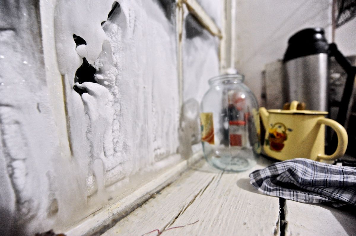 Казахская семья чабанов из села Кызылагаш живёт вдали от городской суеты, сохраняя традиционный уклад, гостеприимие и простую радость сельской жизни. Чабаны, сельская жизнь, Кызылагаш, традиции Казахстана, семья, сельский быт, Зима в Казахстане, Карлыгаш Нуржан, Shanger.kz