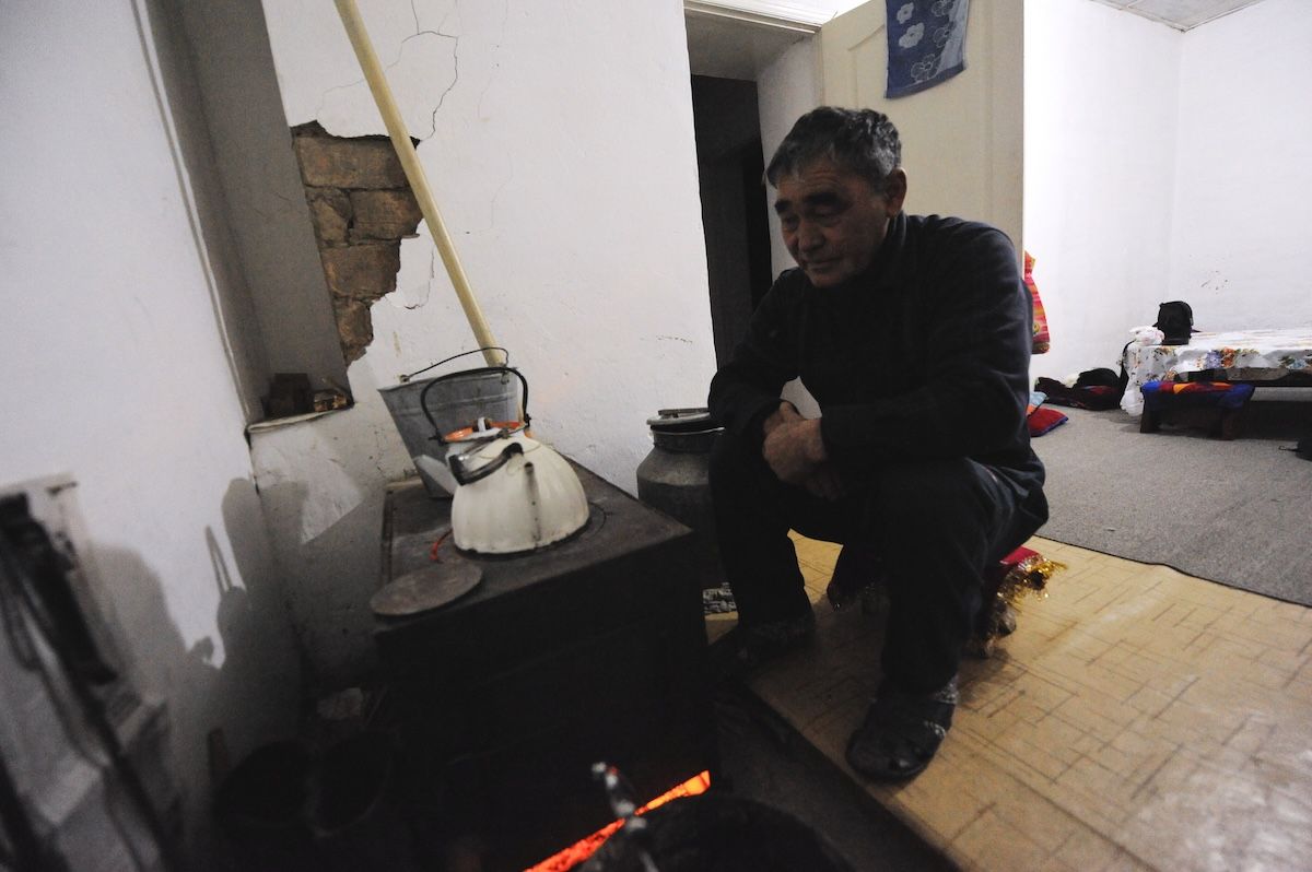 Казахская семья чабанов из села Кызылагаш живёт вдали от городской суеты, сохраняя традиционный уклад, гостеприимие и простую радость сельской жизни. Чабаны, сельская жизнь, Кызылагаш, традиции Казахстана, семья, сельский быт, Зима в Казахстане, Карлыгаш Нуржан, Shanger.kz