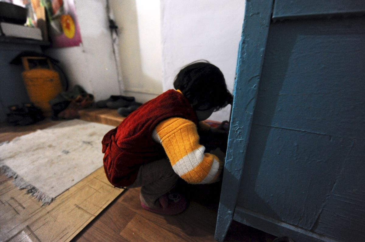 Казахская семья чабанов из села Кызылагаш живёт вдали от городской суеты, сохраняя традиционный уклад, гостеприимие и простую радость сельской жизни. Чабаны, сельская жизнь, Кызылагаш, традиции Казахстана, семья, сельский быт, Зима в Казахстане, Карлыгаш Нуржан, Shanger.kz