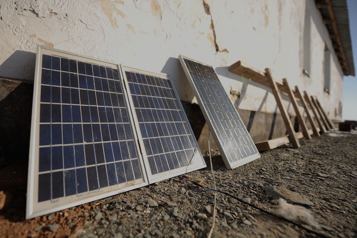 Казахская семья чабанов из села Кызылагаш живёт вдали от городской суеты, сохраняя традиционный уклад, гостеприимие и простую радость сельской жизни. Чабаны, сельская жизнь, Кызылагаш, традиции Казахстана, семья, сельский быт, Зима в Казахстане, Карлыгаш Нуржан, Shanger.kz