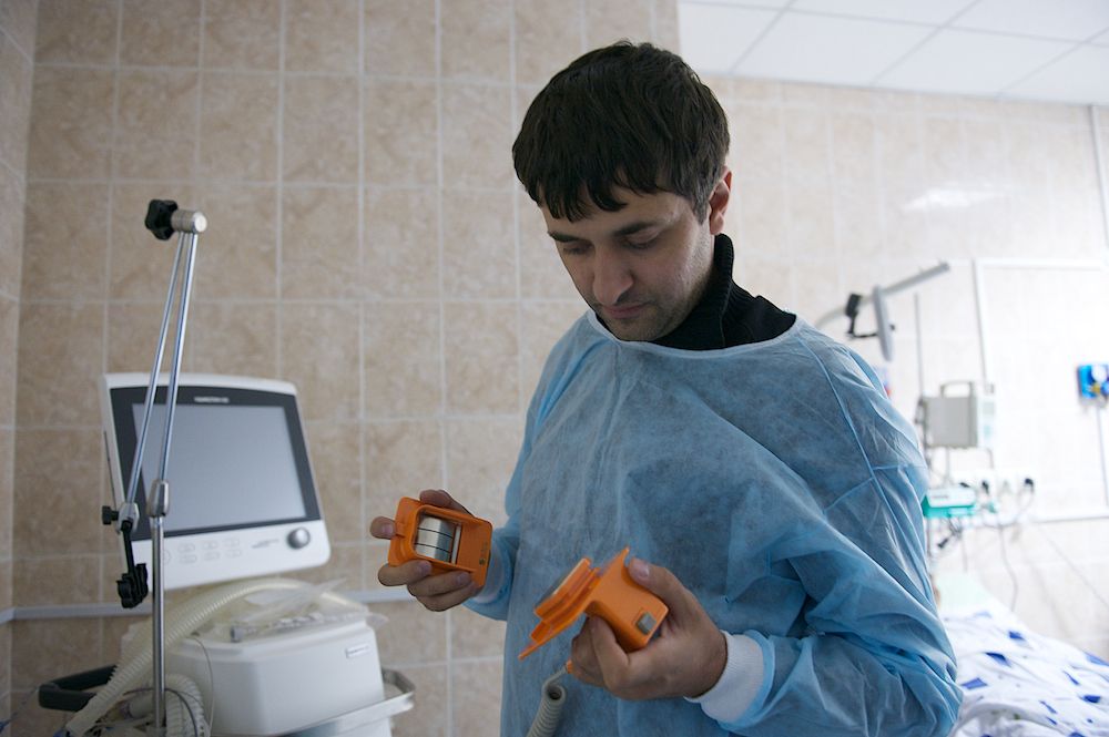 Благотворительный проект «Ангел-хранитель» фонда «Кус Жолы» и Казкоммерцбанка оснастил Урджарскую районную больницу современным медоборудованием. Ангел-хранитель, Урджар, Восточно-Казахстанская область, фонд Кус Жолы, Казкоммерцбанк, благотворительность, медицина, Карлыгаш Нуржан, Shanger.kz