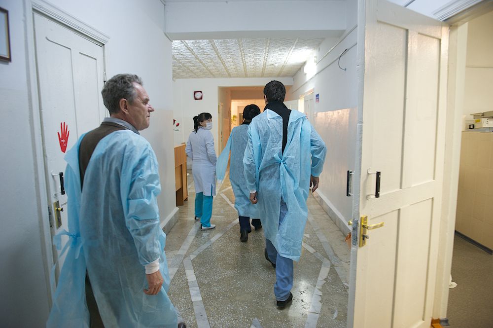 Благотворительный проект «Ангел-хранитель» фонда «Кус Жолы» и Казкоммерцбанка оснастил Урджарскую районную больницу современным медоборудованием. Ангел-хранитель, Урджар, Восточно-Казахстанская область, фонд Кус Жолы, Казкоммерцбанк, благотворительность, медицина, Карлыгаш Нуржан, Shanger.kz