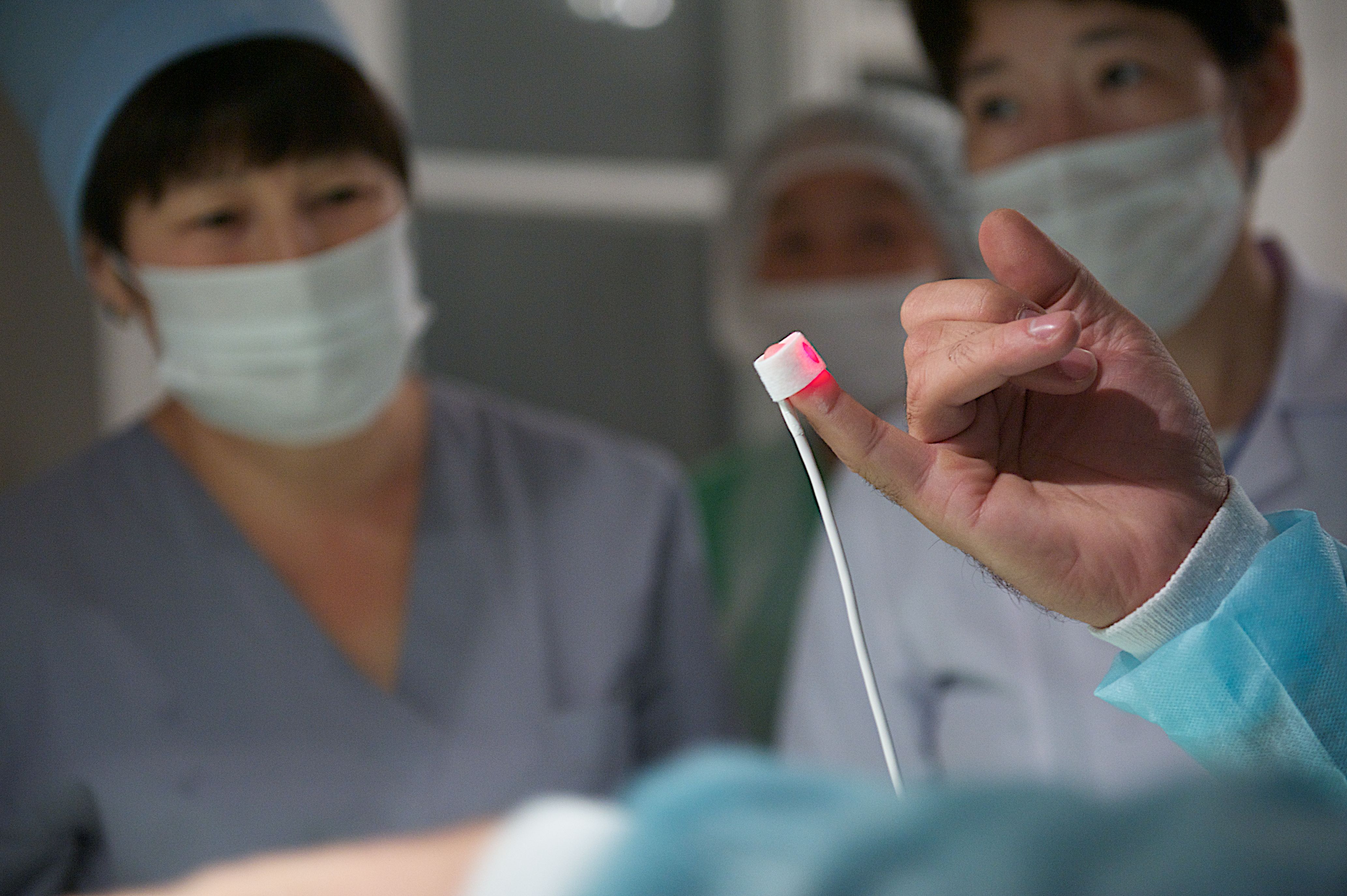 Благотворительный проект «Ангел-хранитель» фонда «Кус Жолы» и Казкоммерцбанка оснастил Урджарскую районную больницу современным медоборудованием. Ангел-хранитель, Урджар, Восточно-Казахстанская область, фонд Кус Жолы, Казкоммерцбанк, благотворительность, медицина, Карлыгаш Нуржан, Shanger.kz