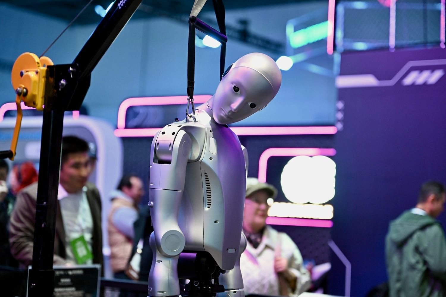 Астанада өткен AI & Digital Bridge 2026 — жасанды интеллект пен цифрлық технологиялар жобаларының көрмесі, AI & Digital Bridge 2026, жасанды интеллект, цифрлық технологиялар, Astana Hub, стартаптар, Қазақстан, Астана, Halyk Bank, Nazarbayev University, Astana IT University