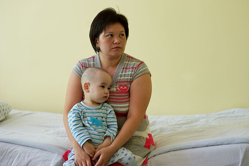 Детская хирургия Алматы: врачи спасают малышей, проглотивших инородные предметы, и предупреждают родителей об опасности повседневных вещей, детская больница, Алматы, хирургия, медицина, безопасность детей, инородные тела, врачи, дети, Карлыгаш Нуржан, Shanger.kz