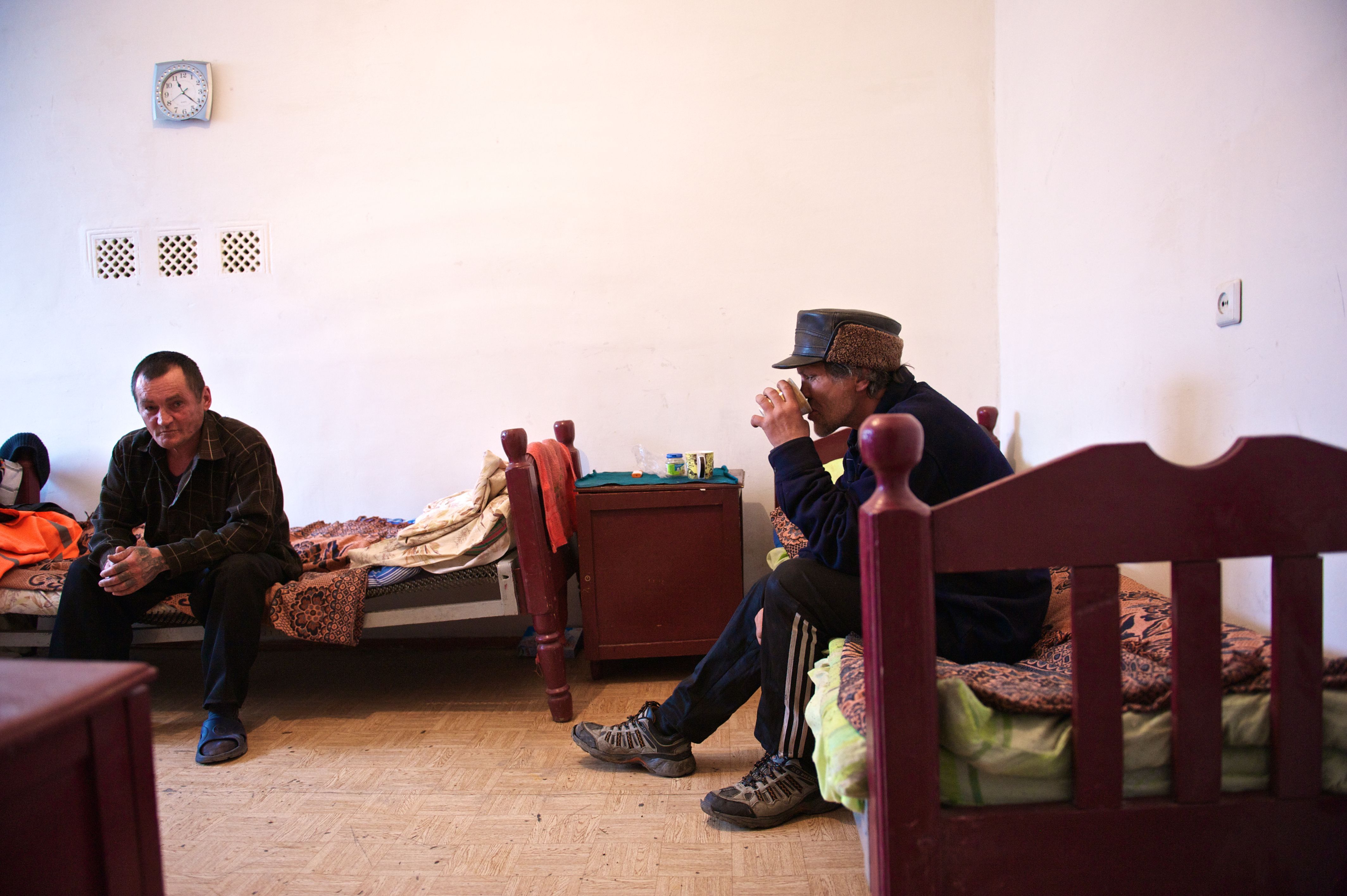 Бывшие осужденные Казахстана, проходящие ресоциализацию и адаптацию к жизни после тюрьмы в реабилитационных центрах и приютах, тюремная реформа, ресоциализация, бывшие осужденные, пробация, PRI, реабилитационные центры, Павлодар, Караганда, Карлыгаш Нуржан, Shanger.kz