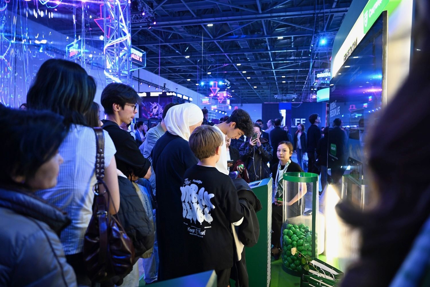 Астанада өткен AI & Digital Bridge 2026 — жасанды интеллект пен цифрлық технологиялар жобаларының көрмесі, AI & Digital Bridge 2026, жасанды интеллект, цифрлық технологиялар, Astana Hub, стартаптар, Қазақстан, Астана, Halyk Bank, Nazarbayev University, Astana IT University