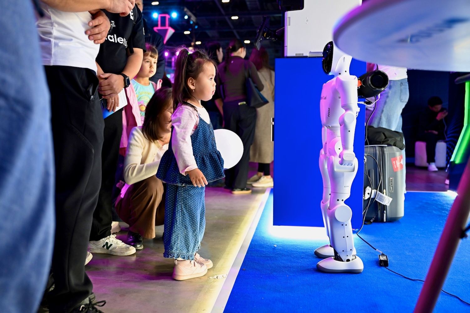 Астанада өткен AI & Digital Bridge 2026 — жасанды интеллект пен цифрлық технологиялар жобаларының көрмесі, AI & Digital Bridge 2026, жасанды интеллект, цифрлық технологиялар, Astana Hub, стартаптар, Қазақстан, Астана, Halyk Bank, Nazarbayev University, Astana IT University