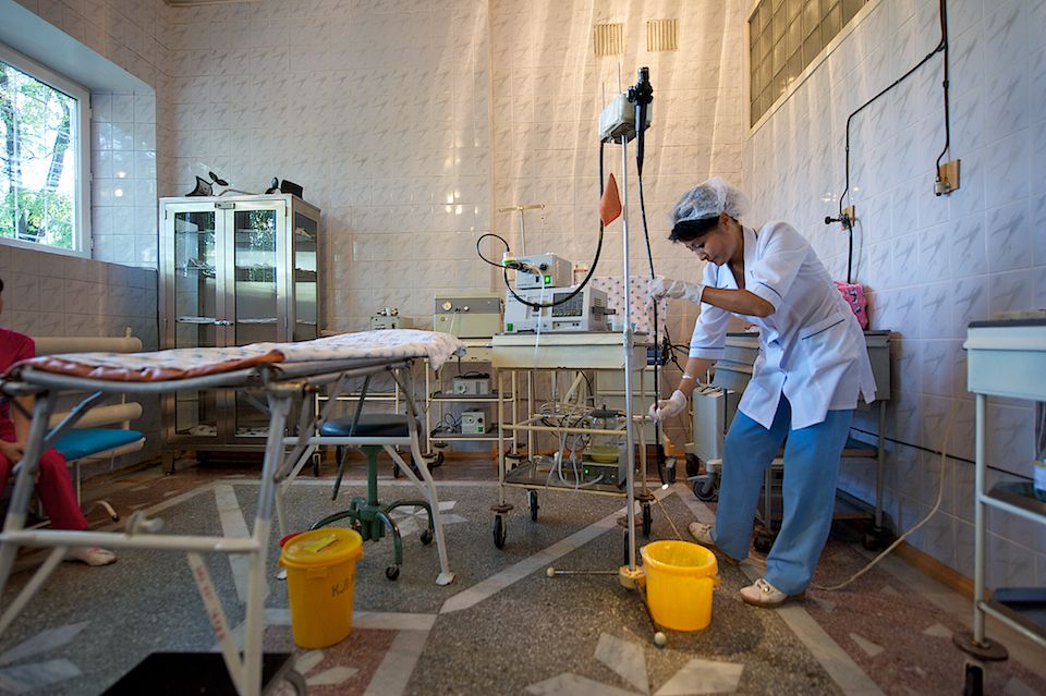 Детская хирургия Алматы: врачи спасают малышей, проглотивших инородные предметы, и предупреждают родителей об опасности повседневных вещей, детская больница, Алматы, хирургия, медицина, безопасность детей, инородные тела, врачи, дети, Карлыгаш Нуржан, Shanger.kz