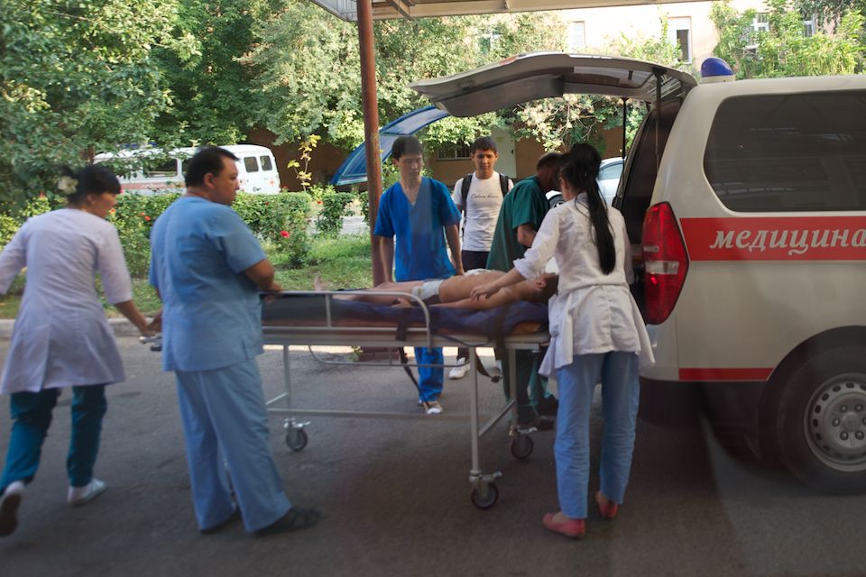 Детская хирургия Алматы: врачи спасают малышей, проглотивших инородные предметы, и предупреждают родителей об опасности повседневных вещей, детская больница, Алматы, хирургия, медицина, безопасность детей, инородные тела, врачи, дети, Карлыгаш Нуржан, Shanger.kz