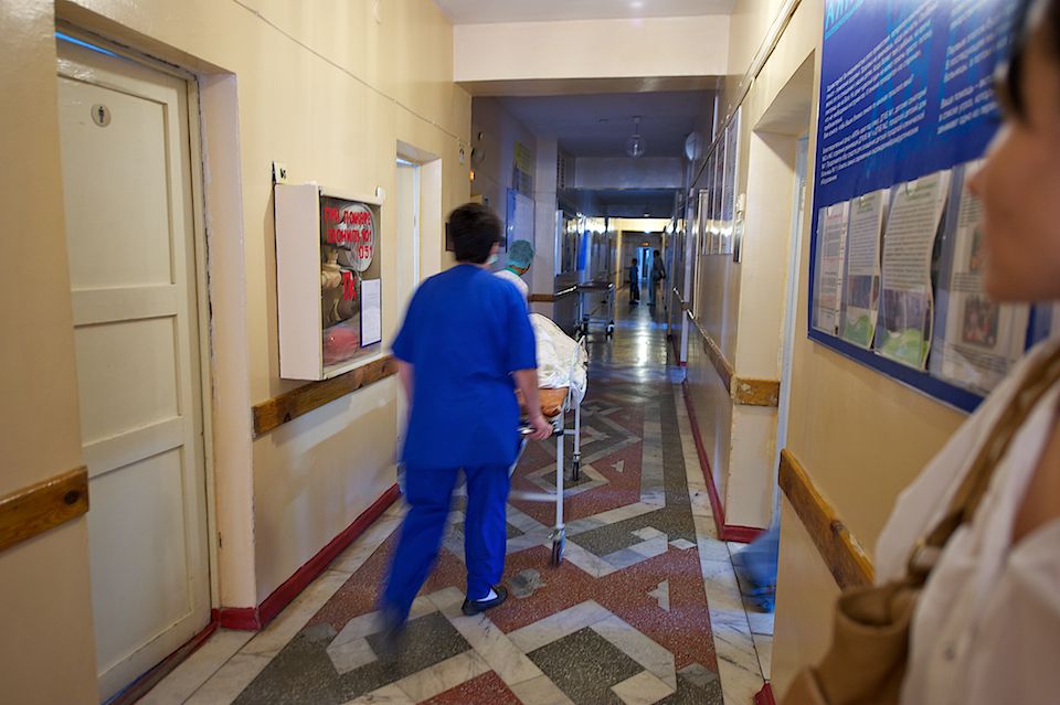 Детская хирургия Алматы: врачи спасают малышей, проглотивших инородные предметы, и предупреждают родителей об опасности повседневных вещей, детская больница, Алматы, хирургия, медицина, безопасность детей, инородные тела, врачи, дети, Карлыгаш Нуржан, Shanger.kz