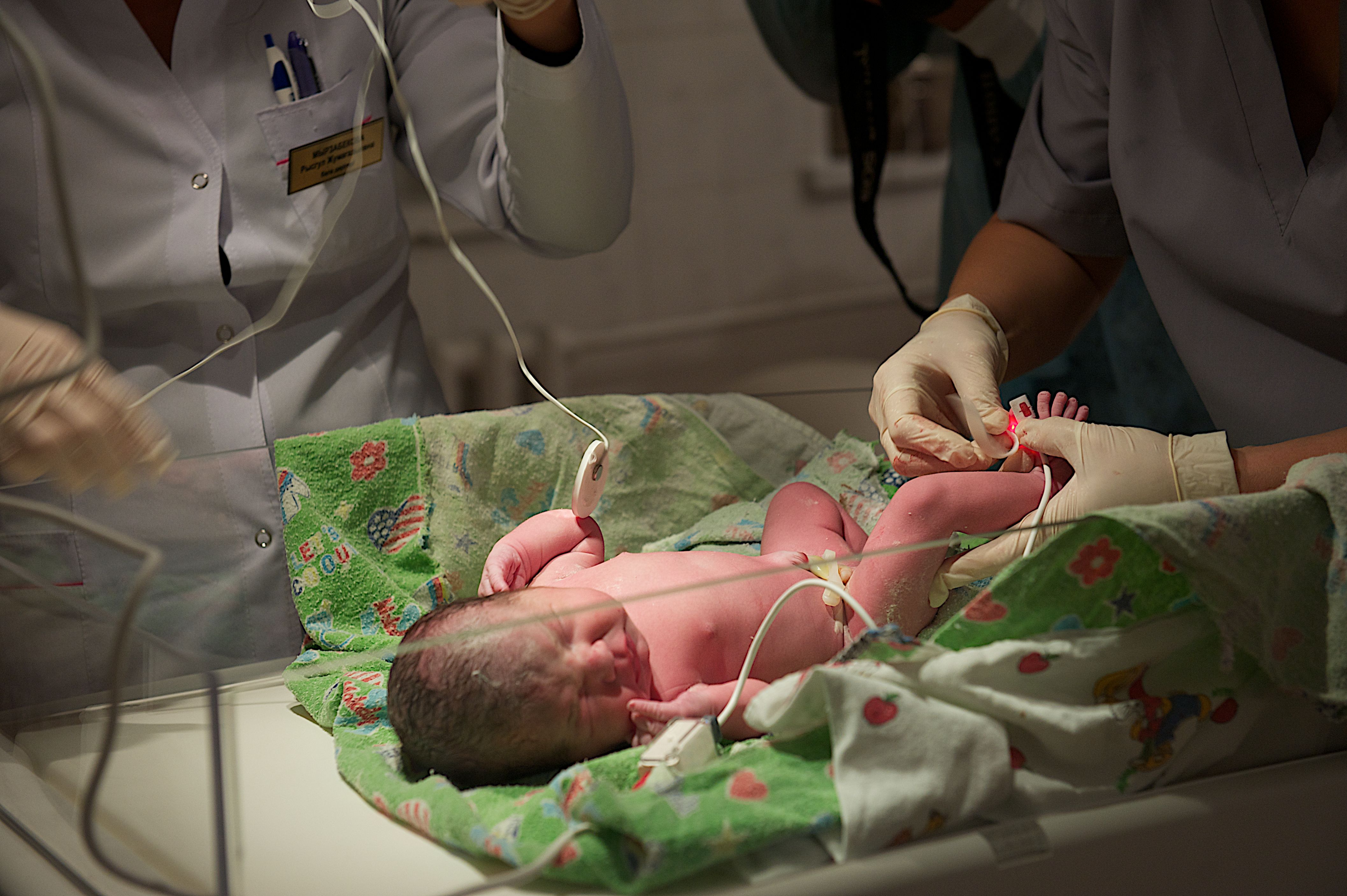 Благотворительный проект «Ангел-хранитель» фонда «Кус Жолы» и Казкоммерцбанка оснастил Урджарскую районную больницу современным медоборудованием. Ангел-хранитель, Урджар, Восточно-Казахстанская область, фонд Кус Жолы, Казкоммерцбанк, благотворительность, медицина, Карлыгаш Нуржан, Shanger.kz