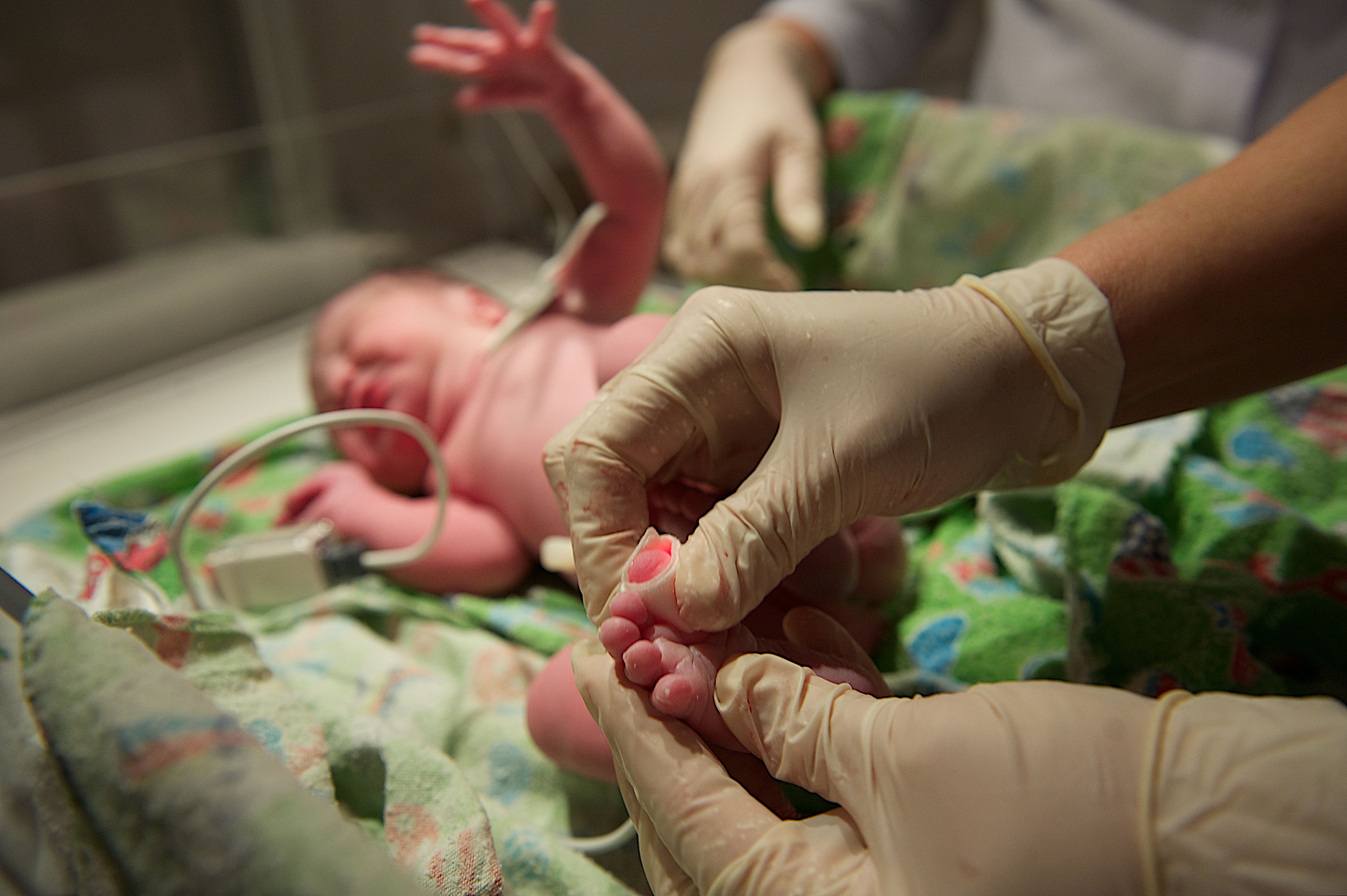 Благотворительный проект «Ангел-хранитель» фонда «Кус Жолы» и Казкоммерцбанка оснастил Урджарскую районную больницу современным медоборудованием. Ангел-хранитель, Урджар, Восточно-Казахстанская область, фонд Кус Жолы, Казкоммерцбанк, благотворительность, медицина, Карлыгаш Нуржан, Shanger.kz