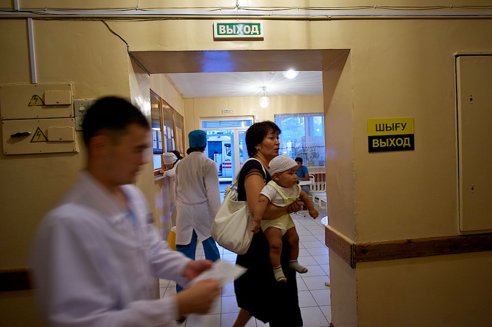 Детская хирургия Алматы: врачи спасают малышей, проглотивших инородные предметы, и предупреждают родителей об опасности повседневных вещей, детская больница, Алматы, хирургия, медицина, безопасность детей, инородные тела, врачи, дети, Карлыгаш Нуржан, Shanger.kz