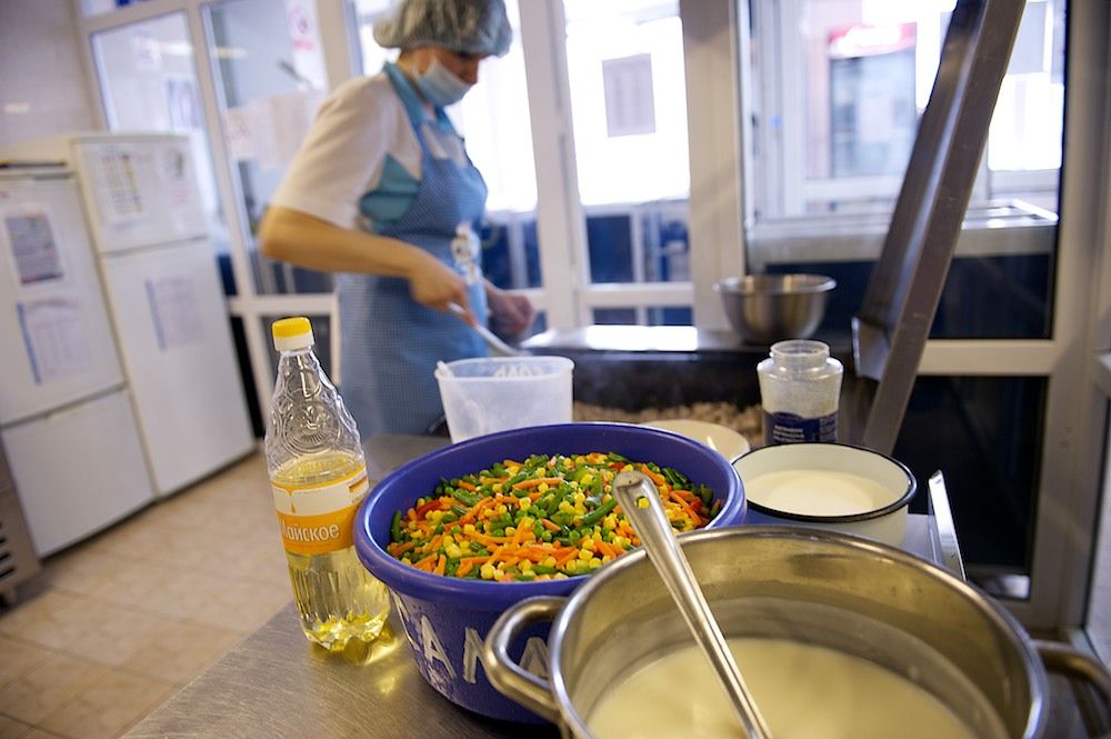 Процесс приготовления и доставки бортового питания авиакомпании Air Astana — от цеха в Актобе до рейсов в Казахстане и за рубежом, бортовое питание, Air Astana, Казахстан, Актобе, авиаперелёты, еда в самолёте, авиация, кейтеринг, Shanger.kz, Карла Нур