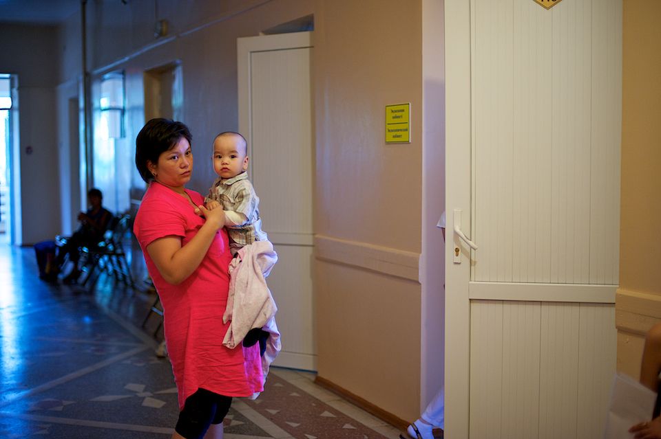 Детская хирургия Алматы: врачи спасают малышей, проглотивших инородные предметы, и предупреждают родителей об опасности повседневных вещей, детская больница, Алматы, хирургия, медицина, безопасность детей, инородные тела, врачи, дети, Карлыгаш Нуржан, Shanger.kz